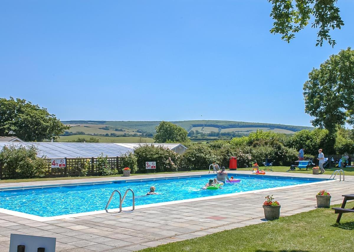 Newbridge  Orchards Holiday Park מראה חיצוני תמונה