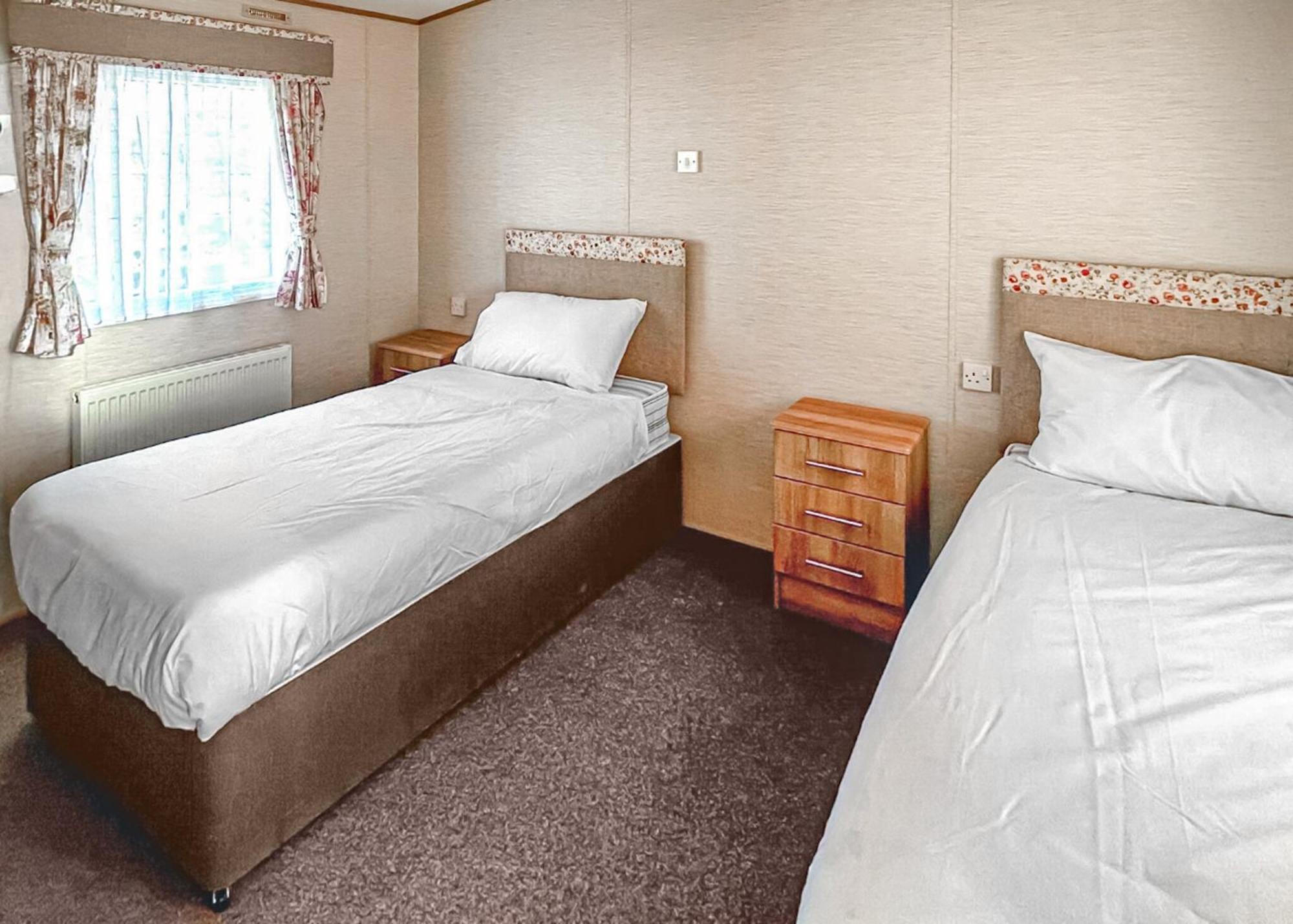 Newbridge  Orchards Holiday Park חדר תמונה