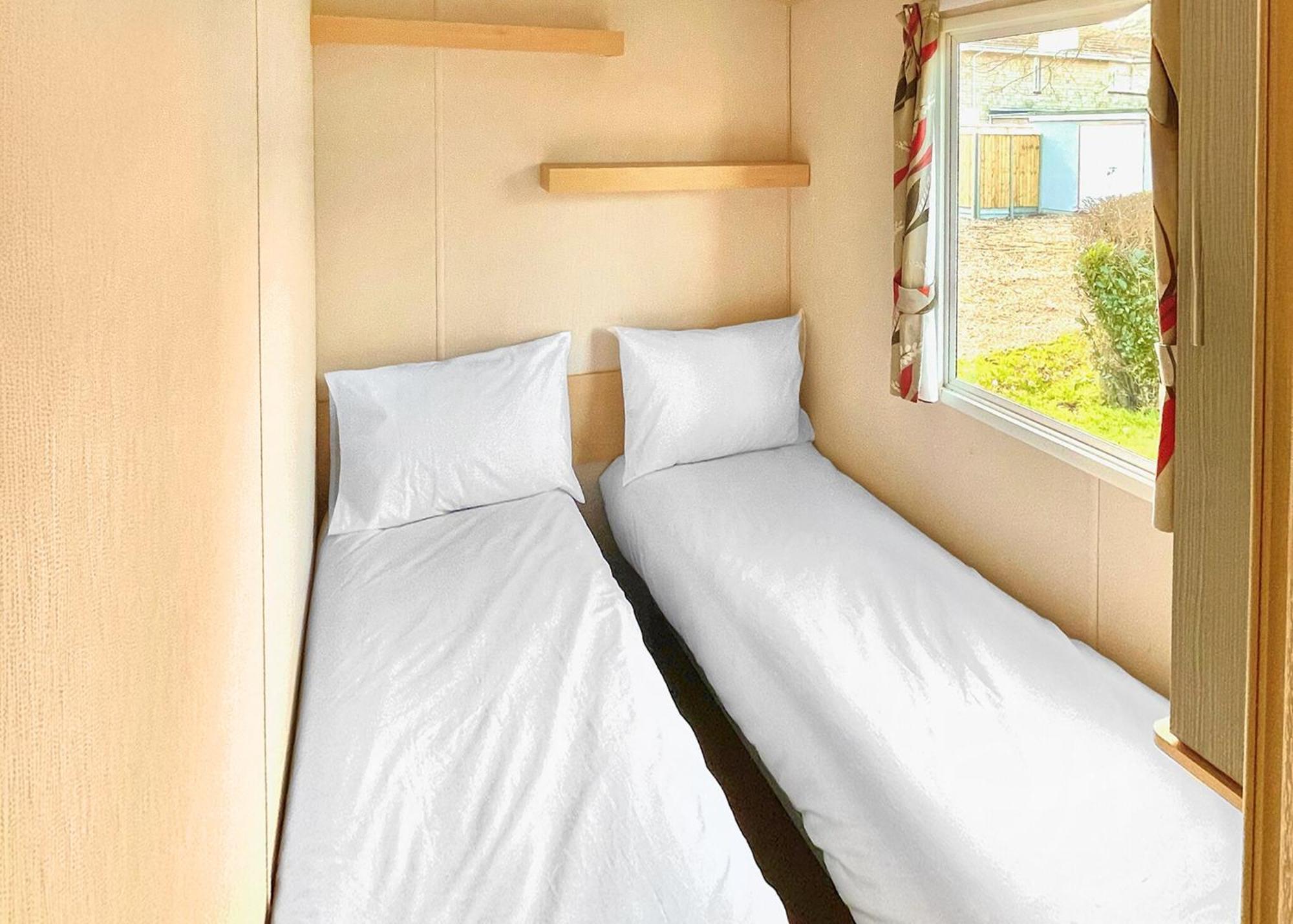 Newbridge  Orchards Holiday Park חדר תמונה