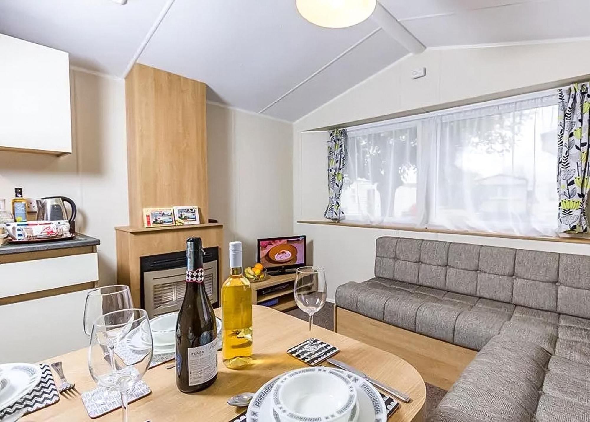 Newbridge  Orchards Holiday Park מראה חיצוני תמונה